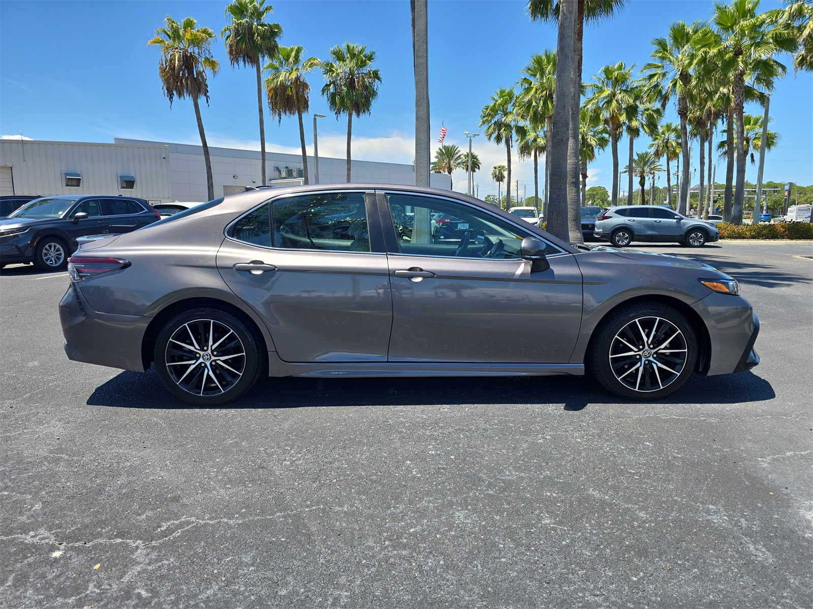 2023 Toyota Camry SE photo 3