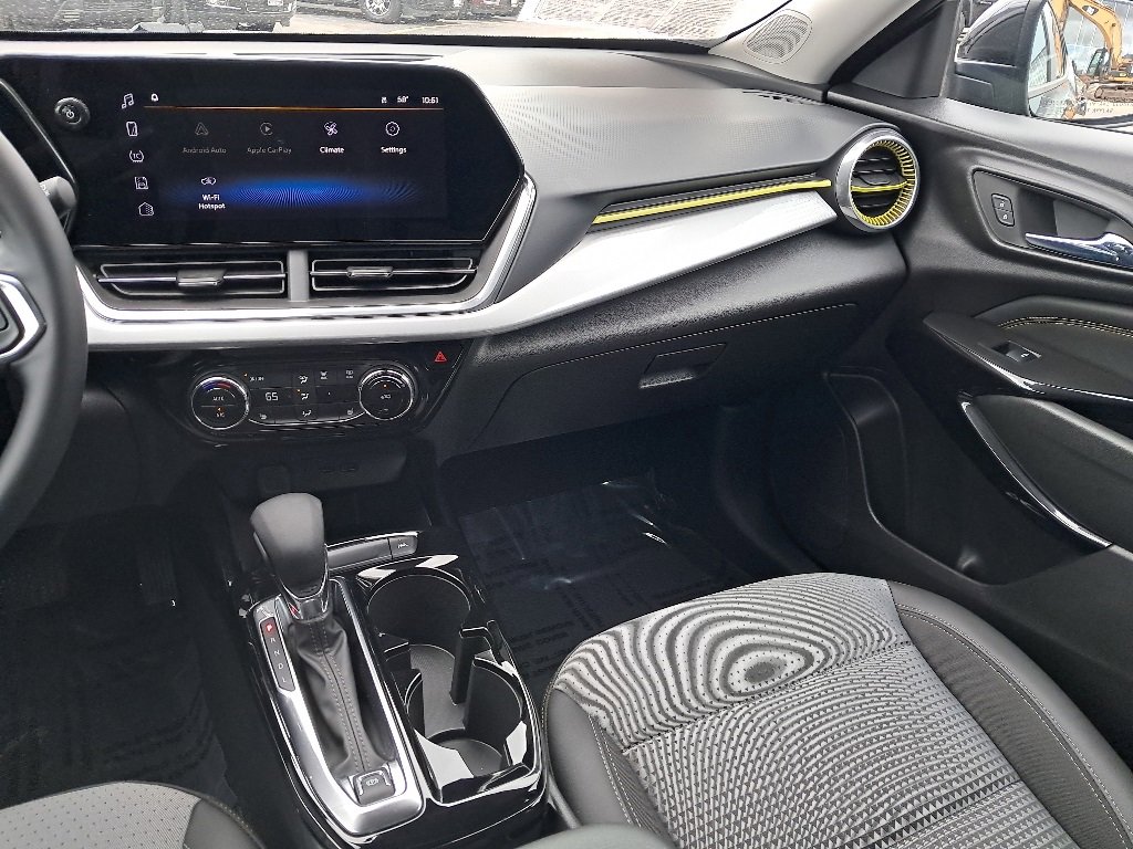 2024 Chevrolet Trax LT photo 18