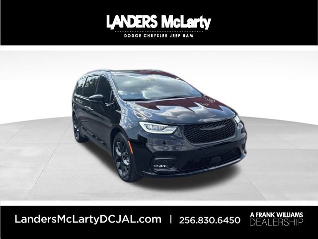 2026 Chrysler Pacifica Limited's photo