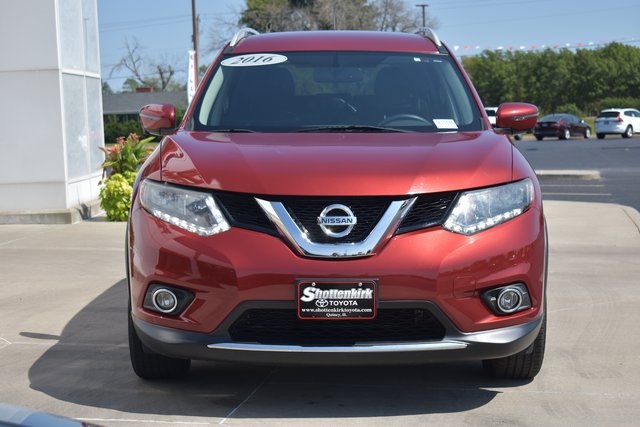 2016 Nissan Rogue SV photo 3
