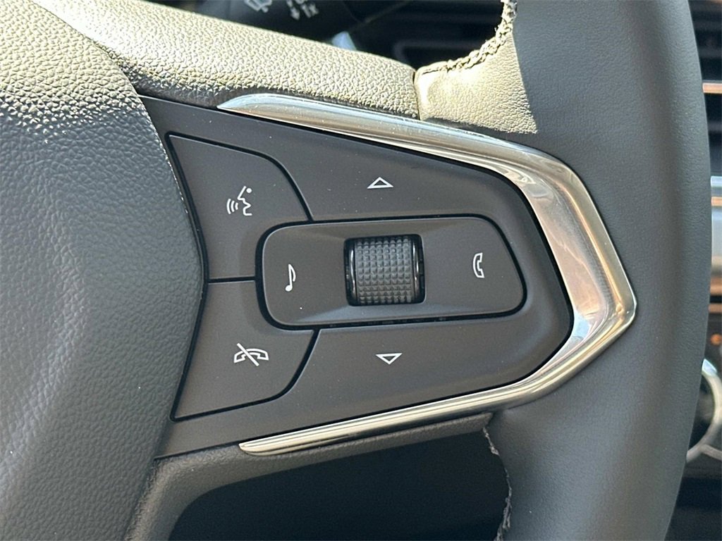 2025 Chevrolet Trax LT photo 16