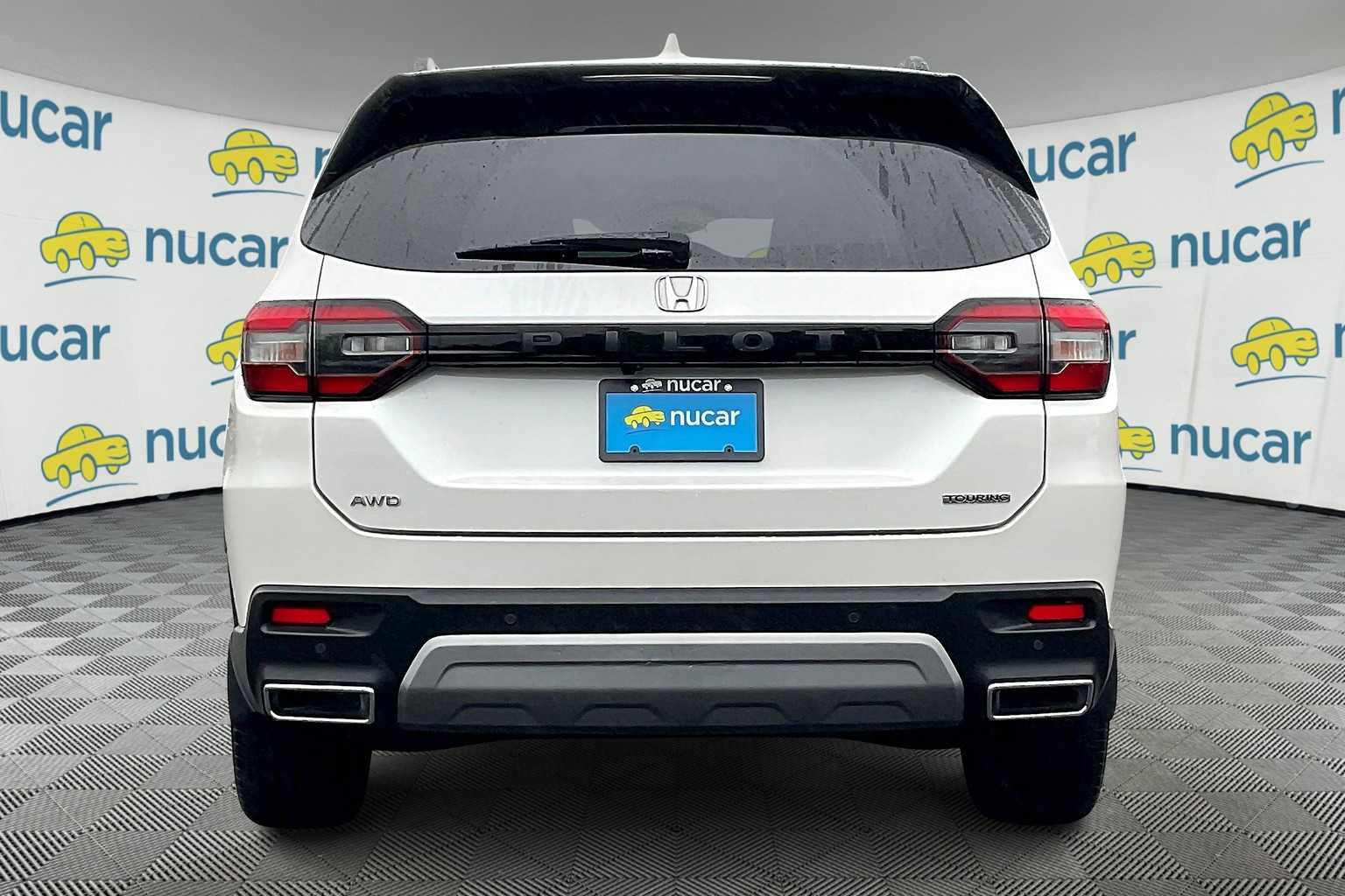 2023 Honda Pilot Touring photo 2