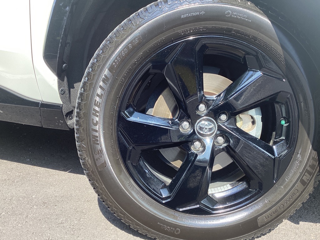 2020 Toyota RAV4 Hybrid XSE photo 12