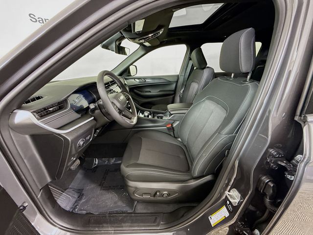 2025 Jeep Grand Cherokee Laredo X photo 19