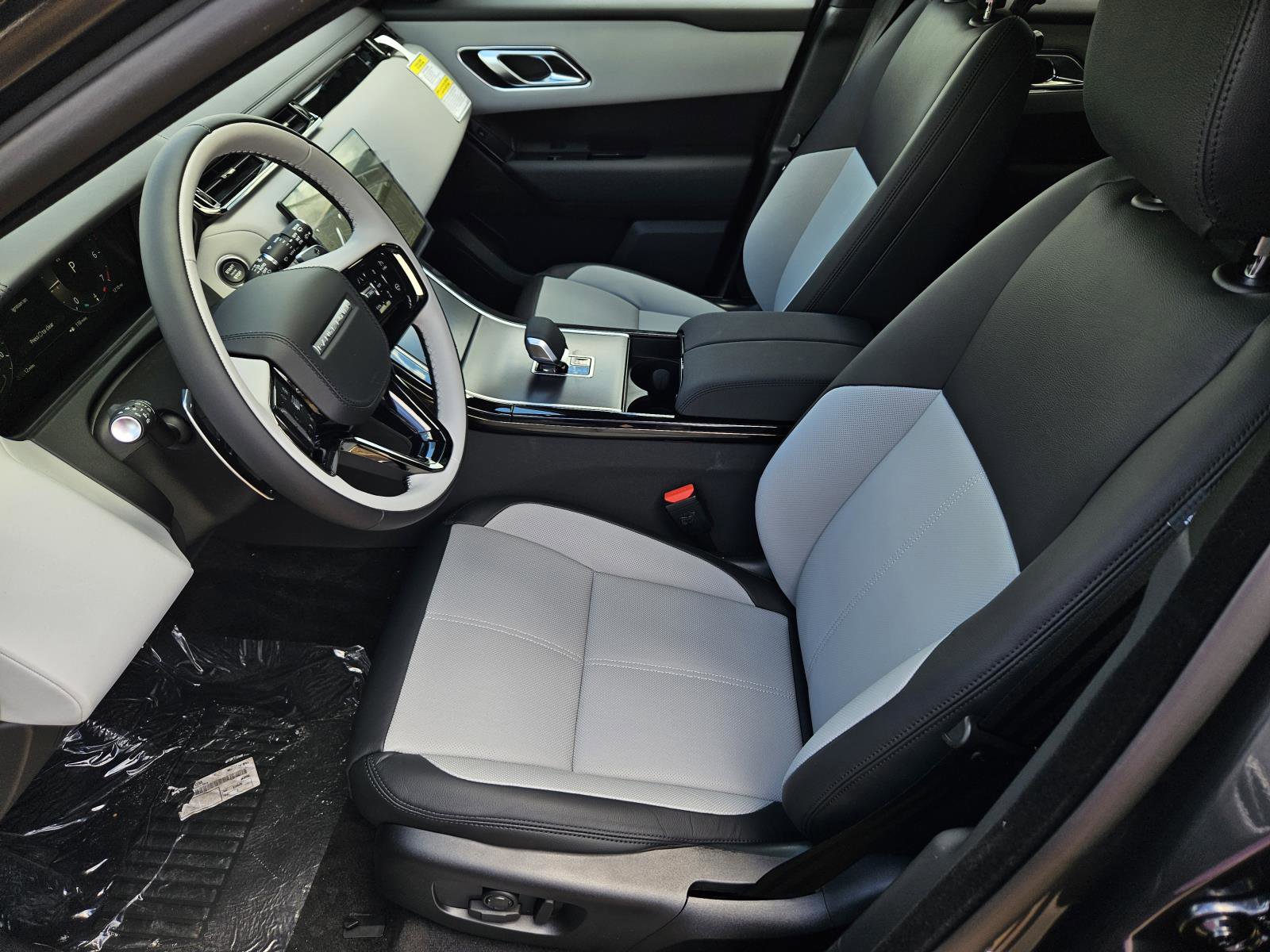 2026 Land Rover Range Rover Velar SE photo 22