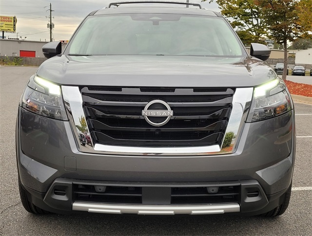 2025 Nissan Pathfinder Platinum photo 4