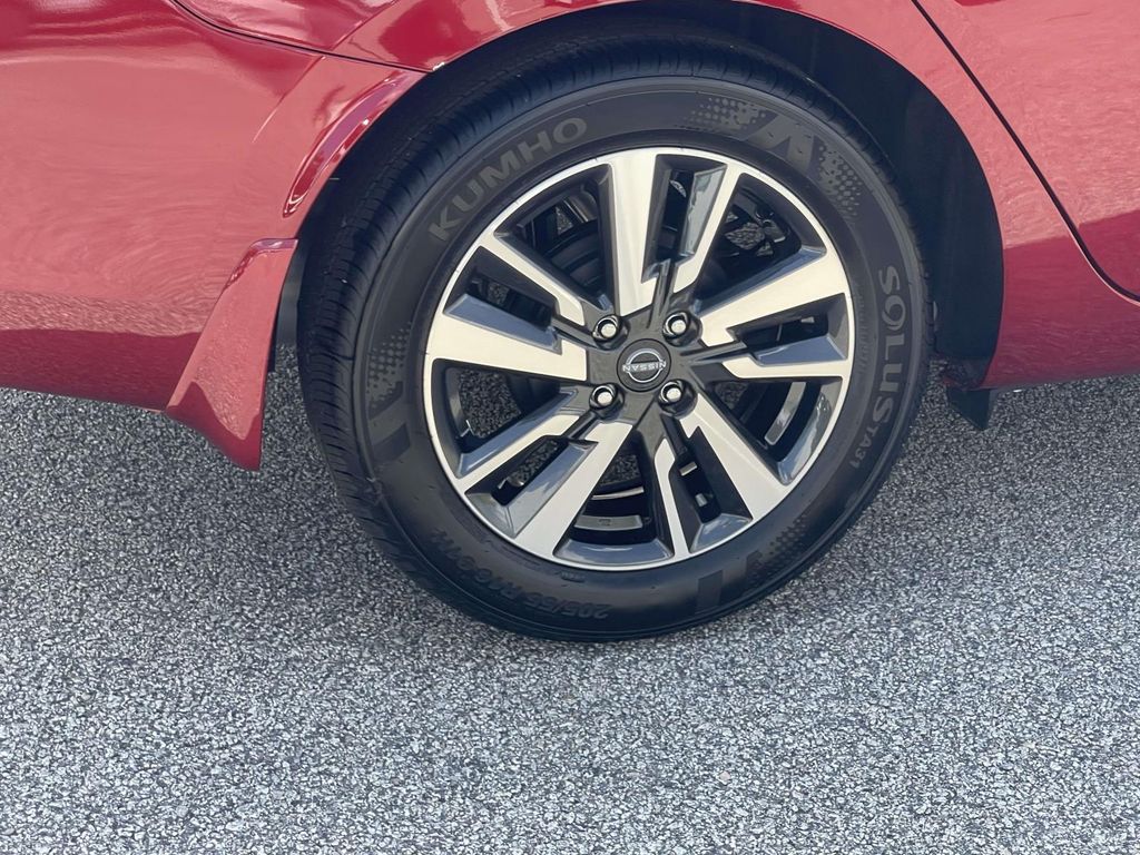 2025 Nissan Versa SV photo 7