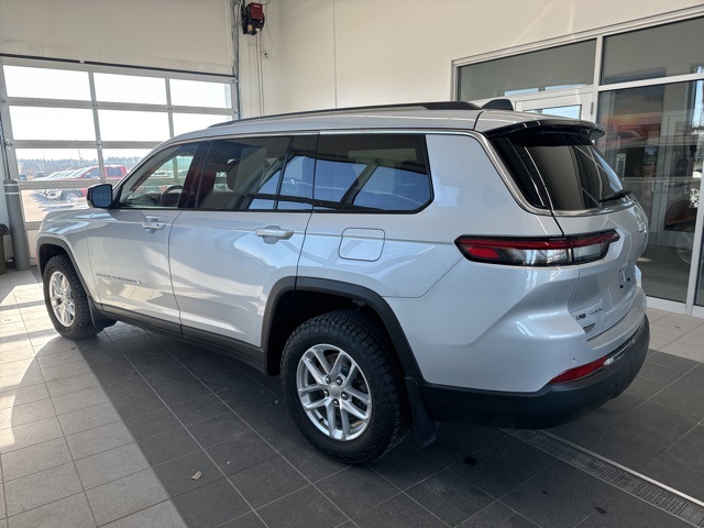 2022 Jeep Grand Cherokee Laredo photo 3