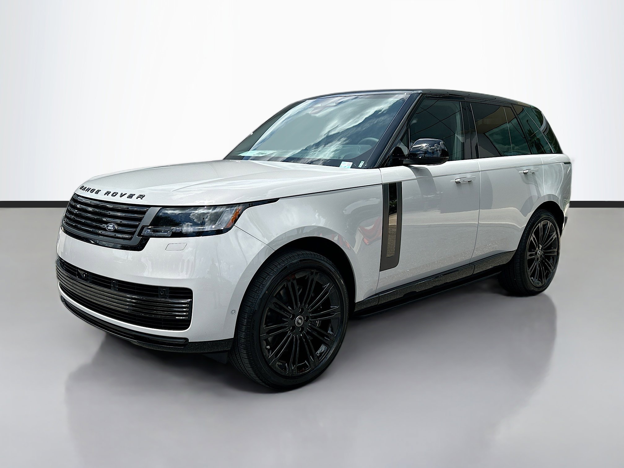 2025 Land Rover Range Rover SV's photo