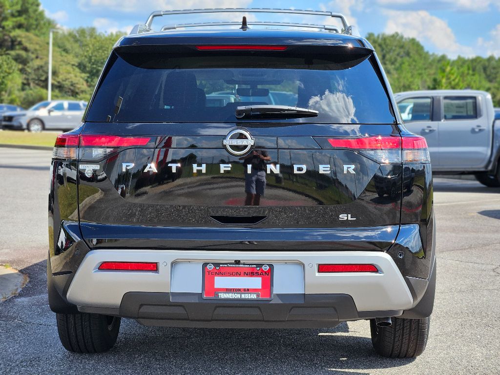 2025 Nissan Pathfinder SL photo 2