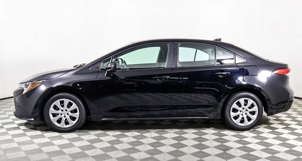 2024 Toyota Corolla LE photo 3