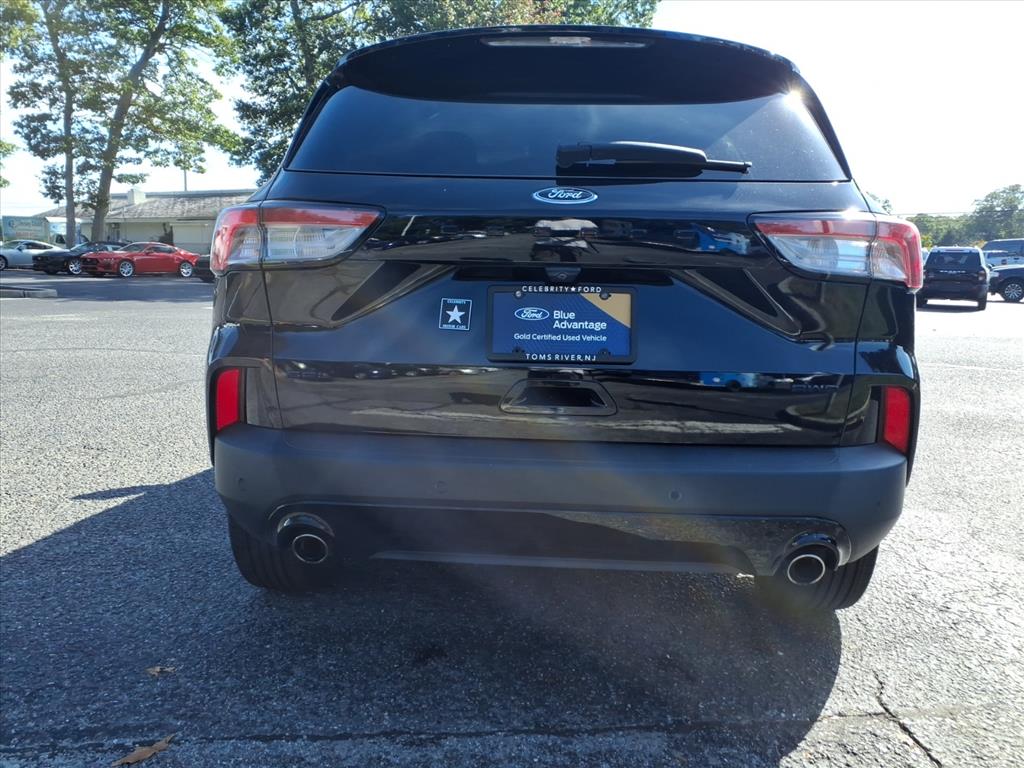 2022 Ford Escape SEL photo 2