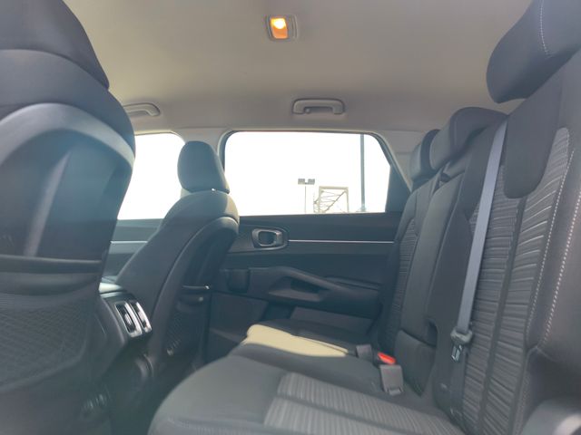 2022 Kia Sorento LX photo 11