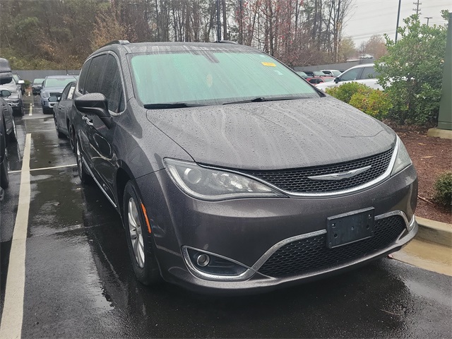 2017 Chrysler Pacifica Touring L photo 3