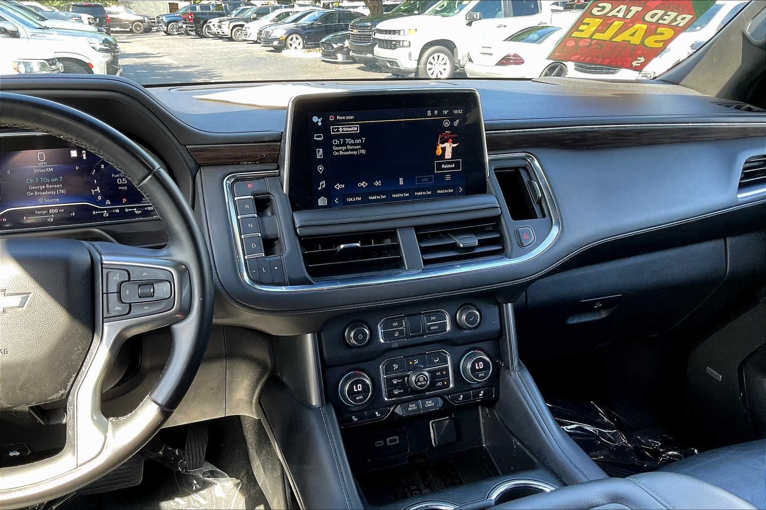 2023 Chevrolet Suburban LT photo 6