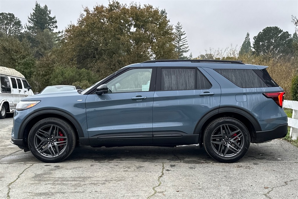 2026 Ford Explorer ST-Line photo 4