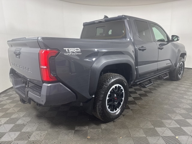 2024 Toyota Tacoma TRD Off-Road photo 3