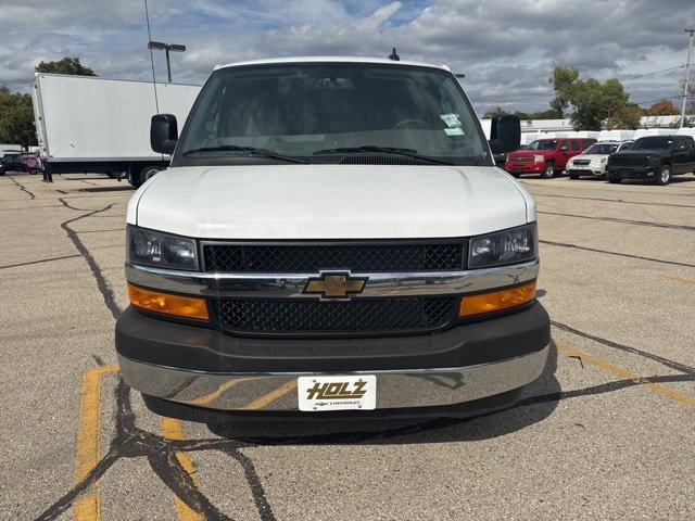 2025 Chevrolet Express Cargo 3500 photo 2
