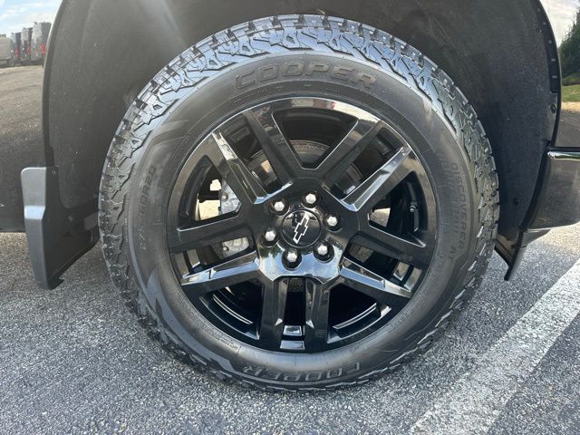2024 Chevrolet Silverado 1500 RST photo 12