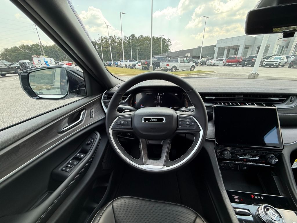 2025 Jeep Grand Cherokee Limited photo 14