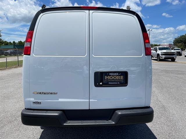 2025 Chevrolet Express Cargo 2500 photo 4