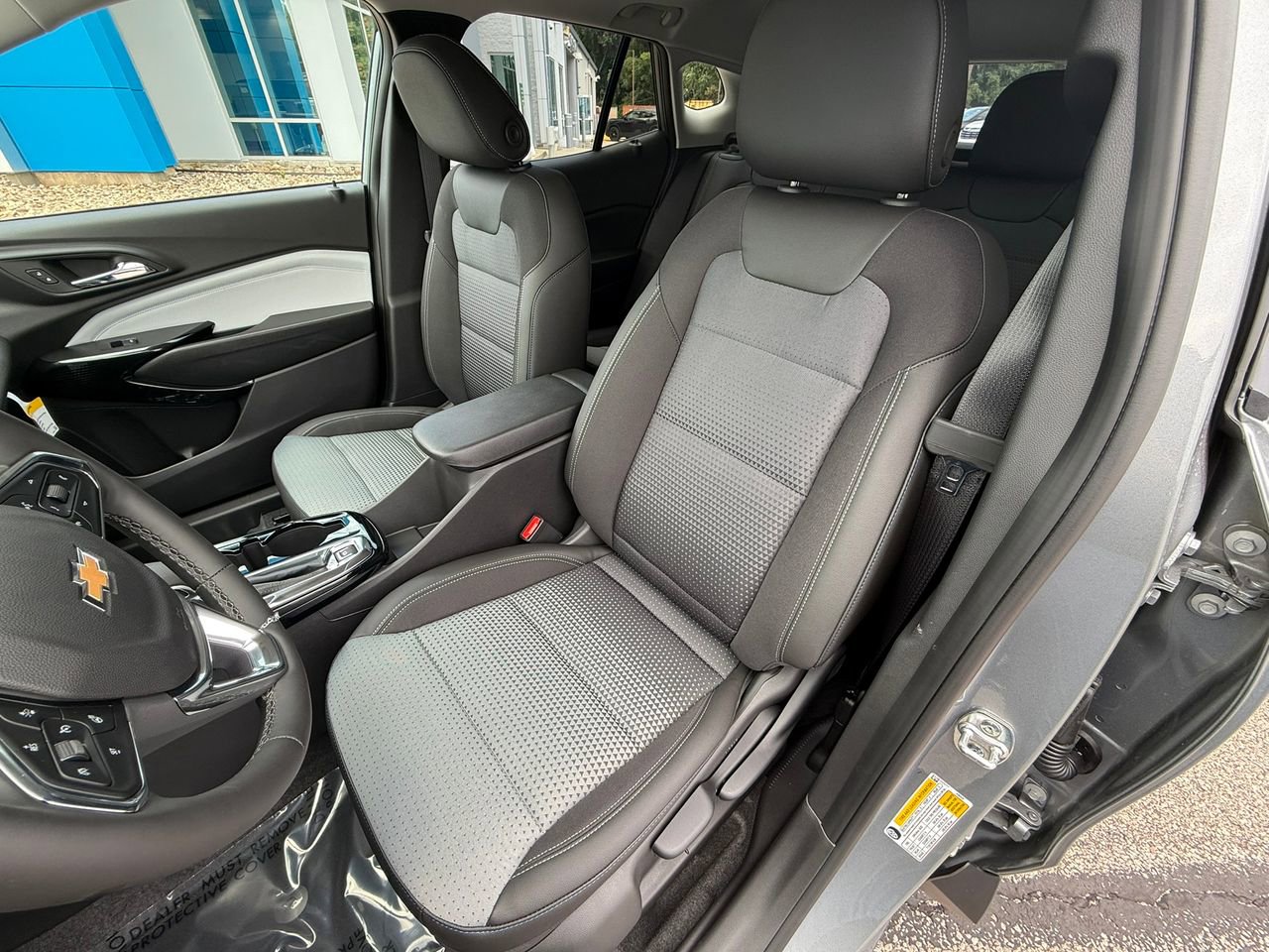 2025 Chevrolet Trax LT photo 14