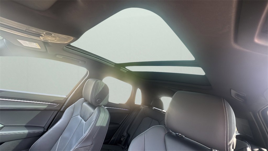 2022 Audi Q3 Premium Plus 45 TFSI S line photo 18