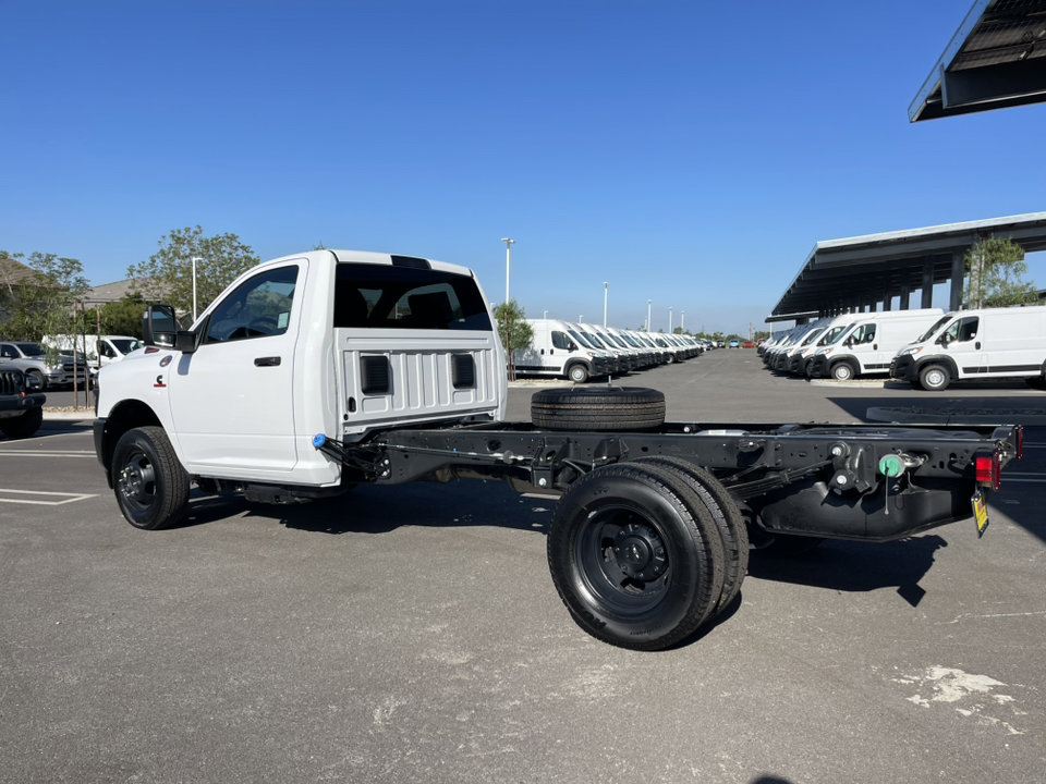 2025 Ram 3500 Tradesman photo 2
