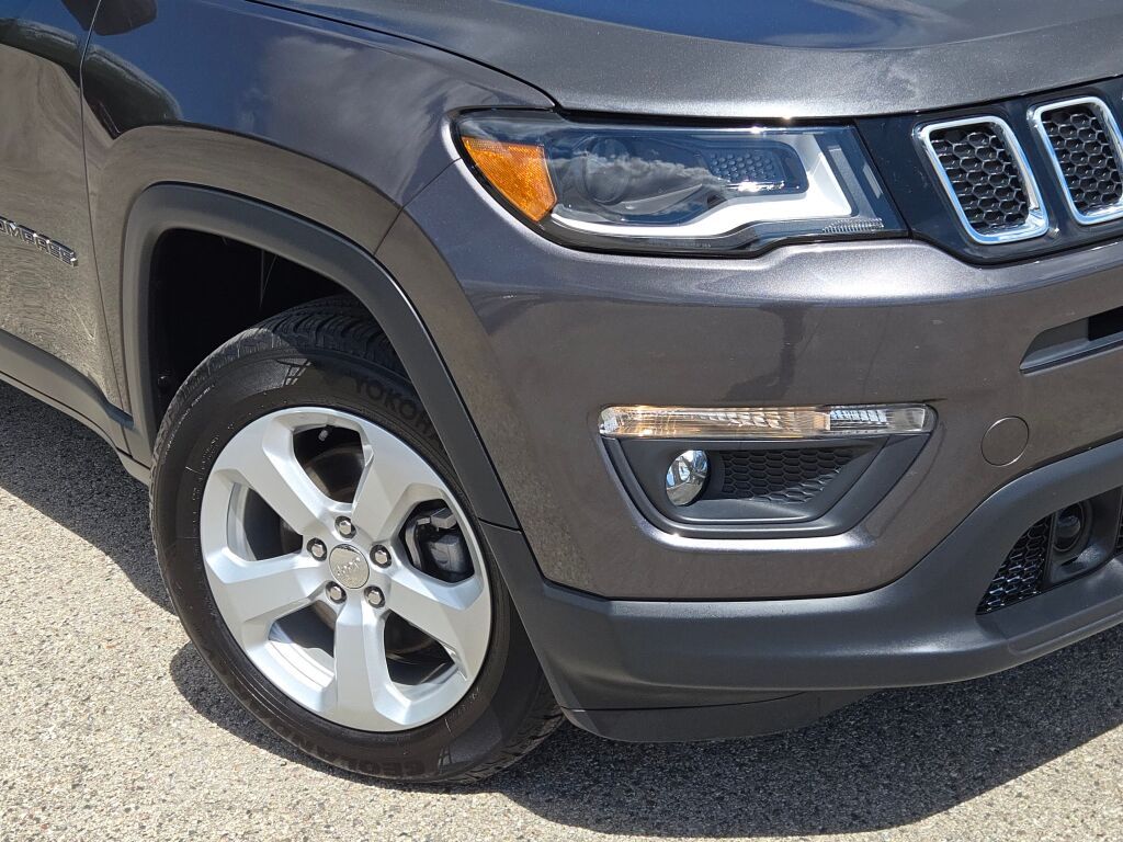2018 Jeep Compass Latitude photo 2