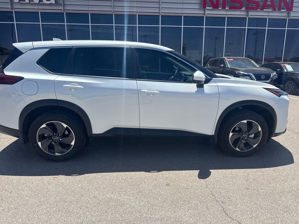 2024 Nissan Rogue SV photo 6