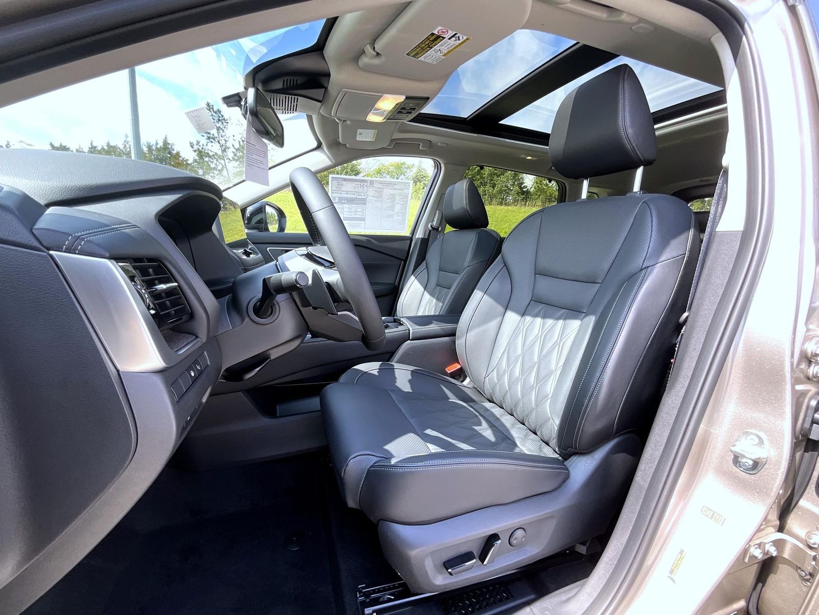 2026 Nissan Rogue Platinum photo 7