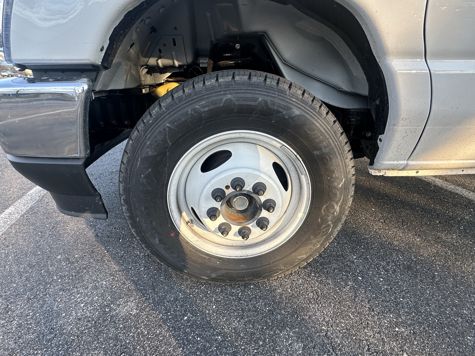 2025 Ford E-350 photo 4