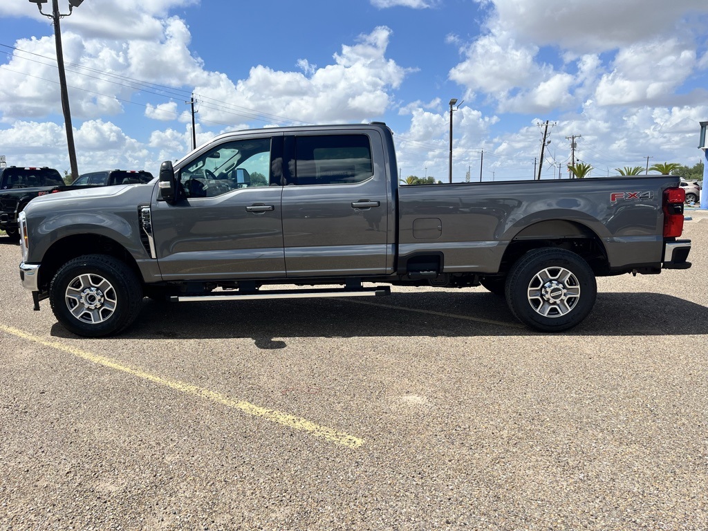 2026 Ford F-350 Lariat photo 4