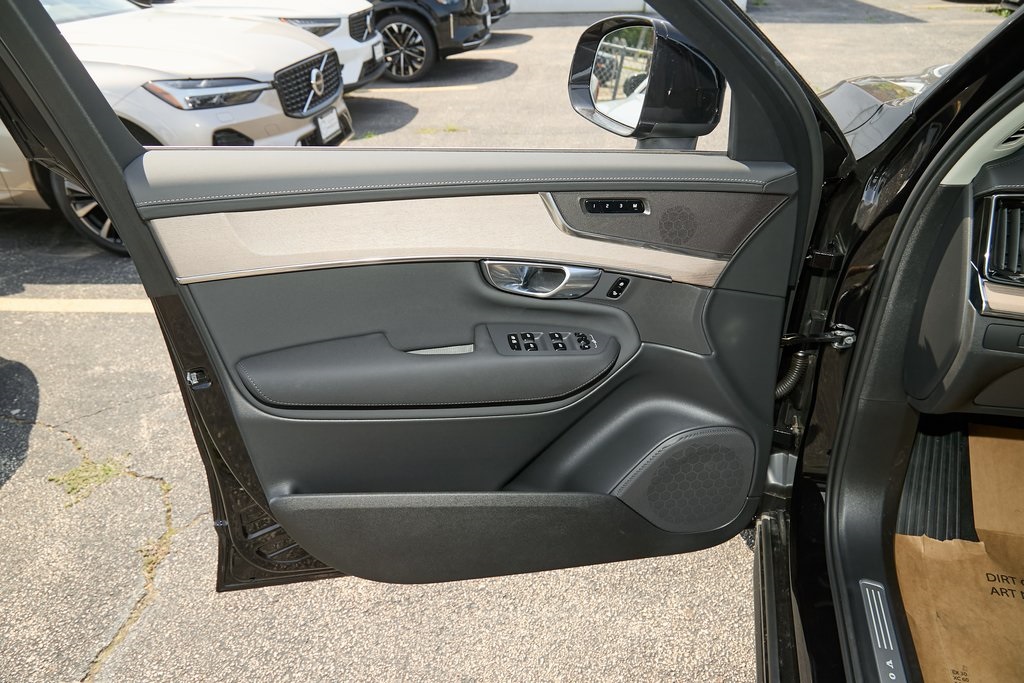 2025 VOLVO XC90 - Image 8
