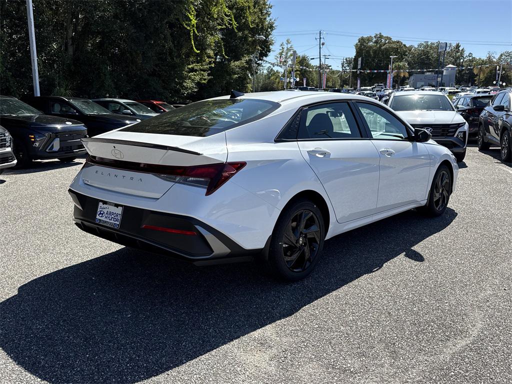 2026 Hyundai Elantra SEL Sport photo 2