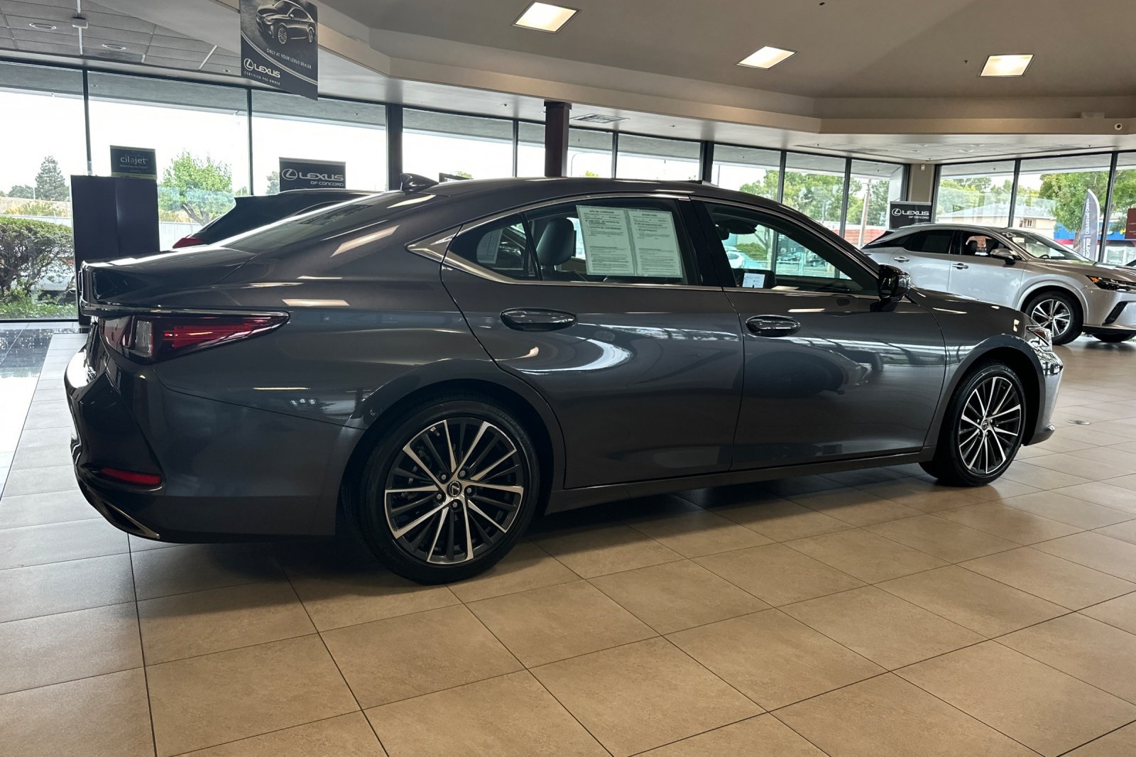 2025 Lexus ES 350 photo 3