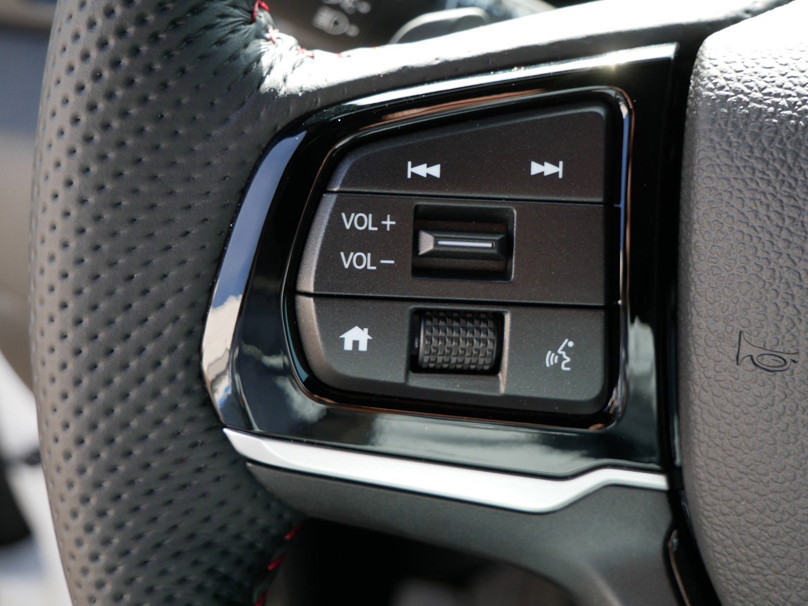 2025 Honda Ridgeline Black Edition photo 4