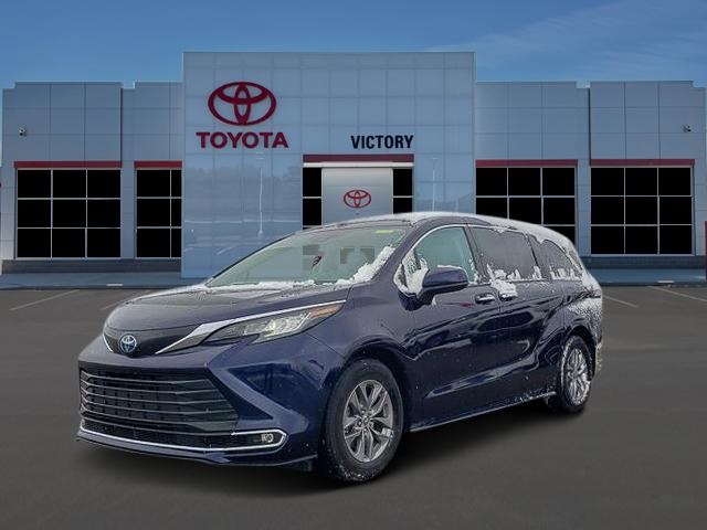 2022 Toyota Sienna XLE's photo