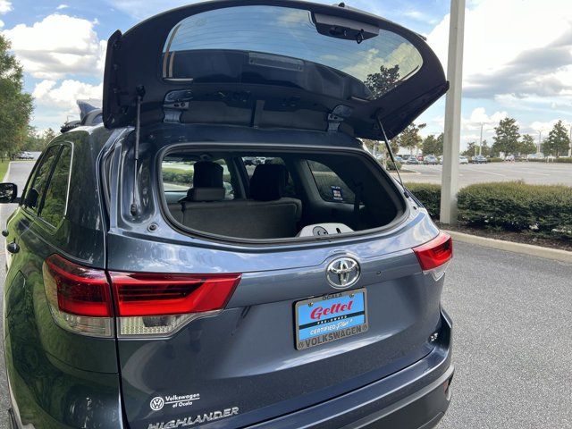 2018 Toyota Highlander LE photo 14