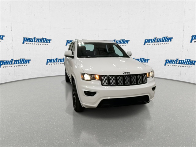 2020 Jeep Grand Cherokee Altitude photo 2