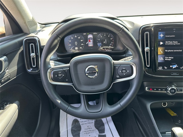 2022 Volvo XC40 Momentum T5 AWD photo 11