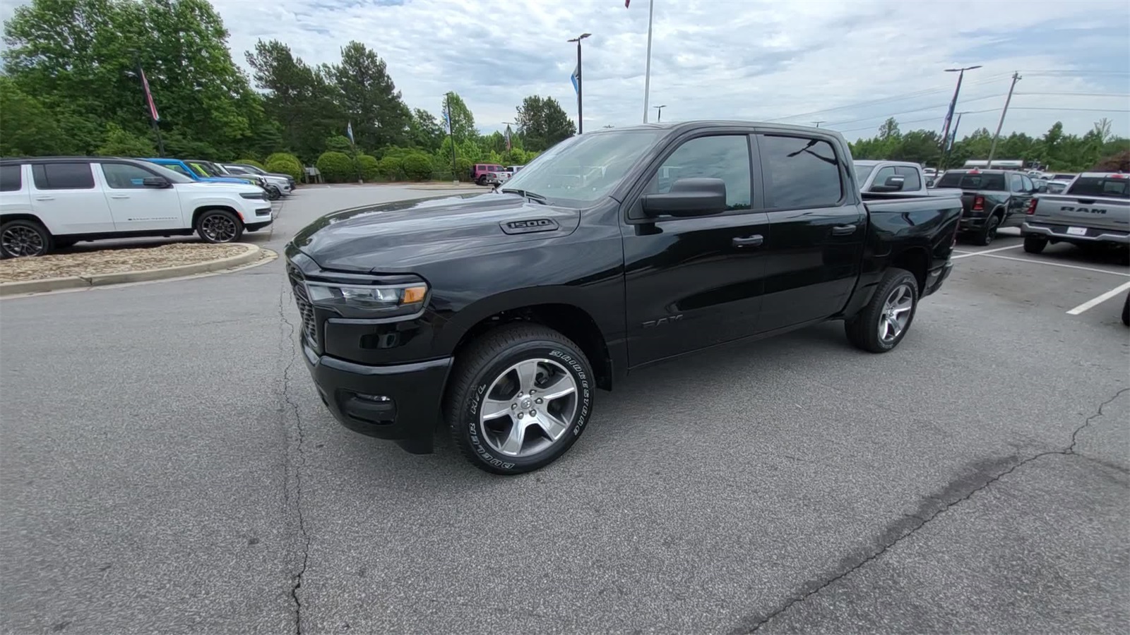 2025 Ram 1500 Tradesman photo 2