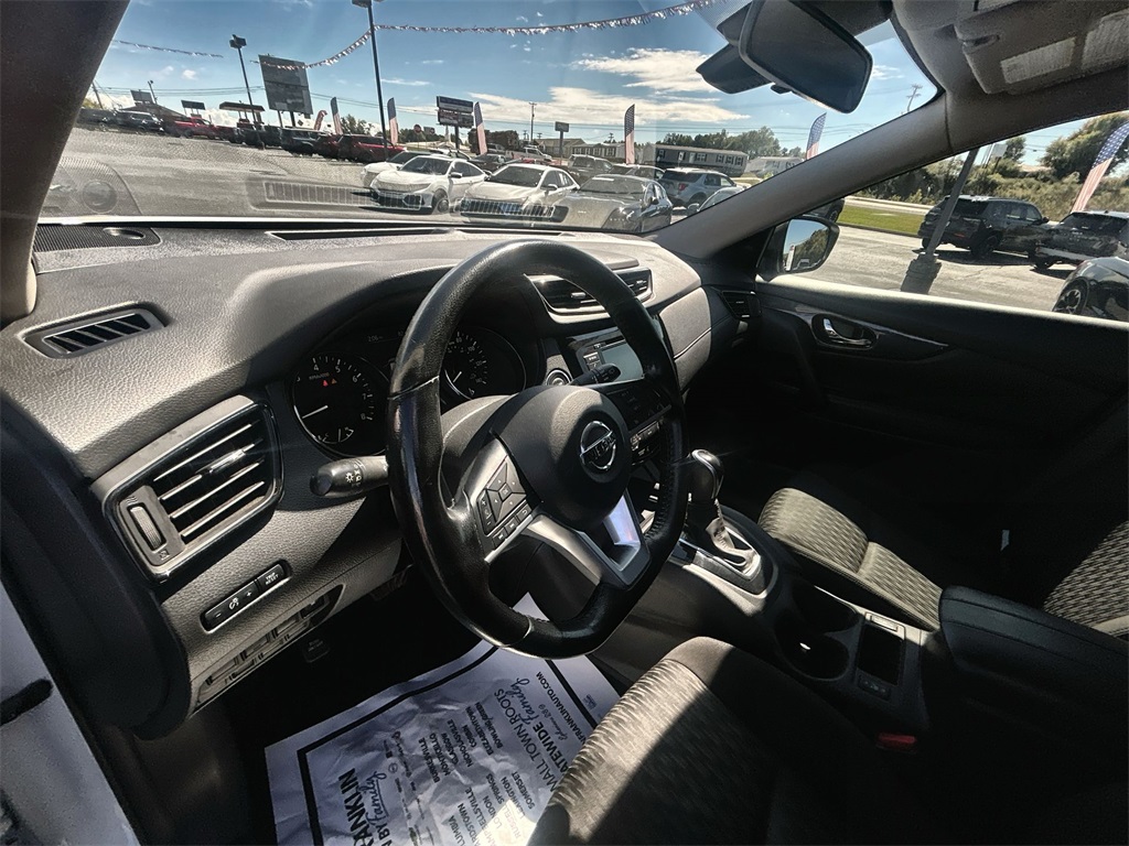 2020 Nissan Rogue SV photo 11