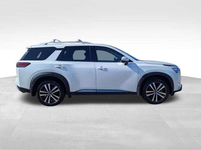 2025 Nissan Pathfinder Platinum photo 6