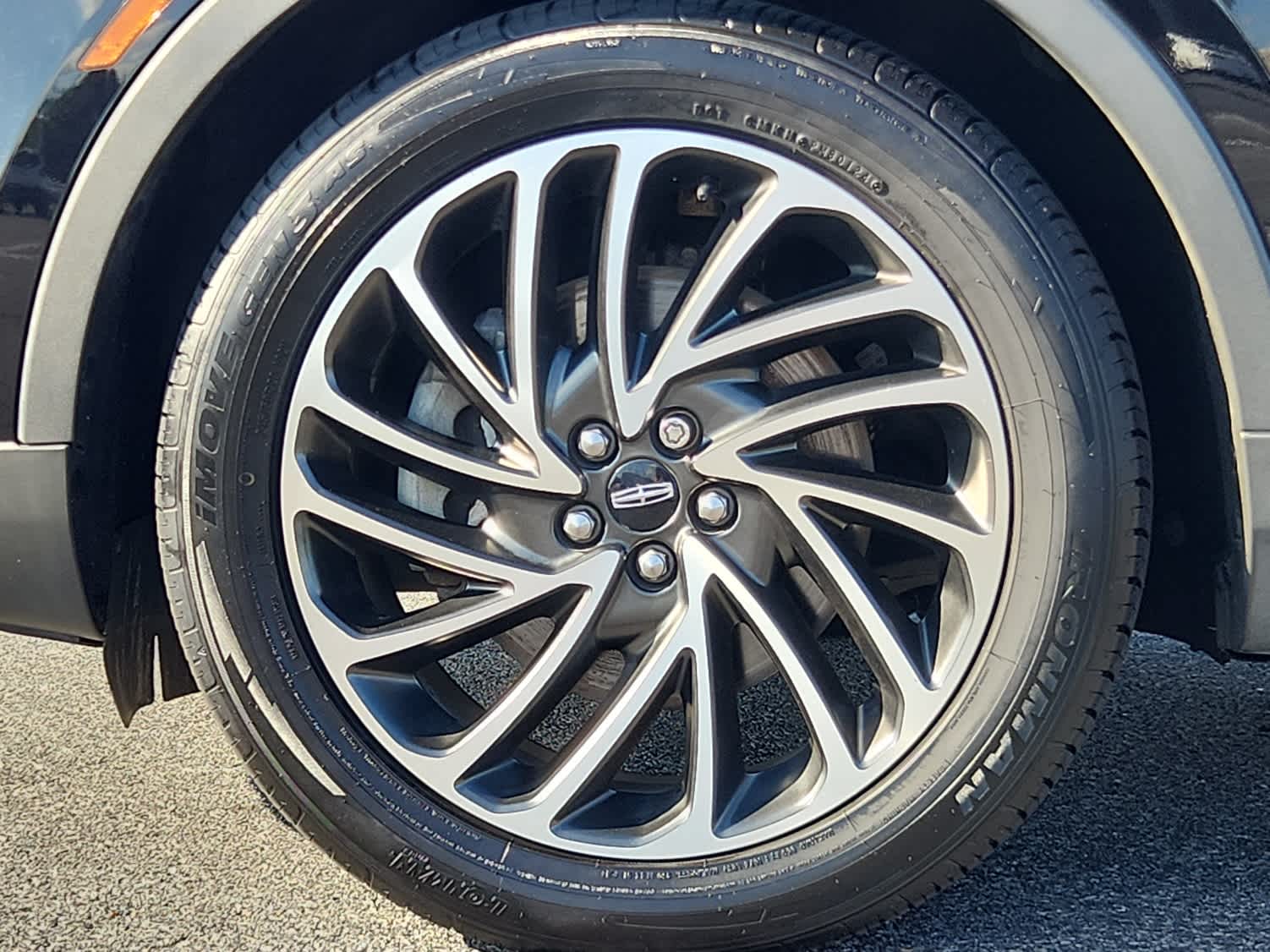 2019 Lincoln Nautilus Reserve photo 5