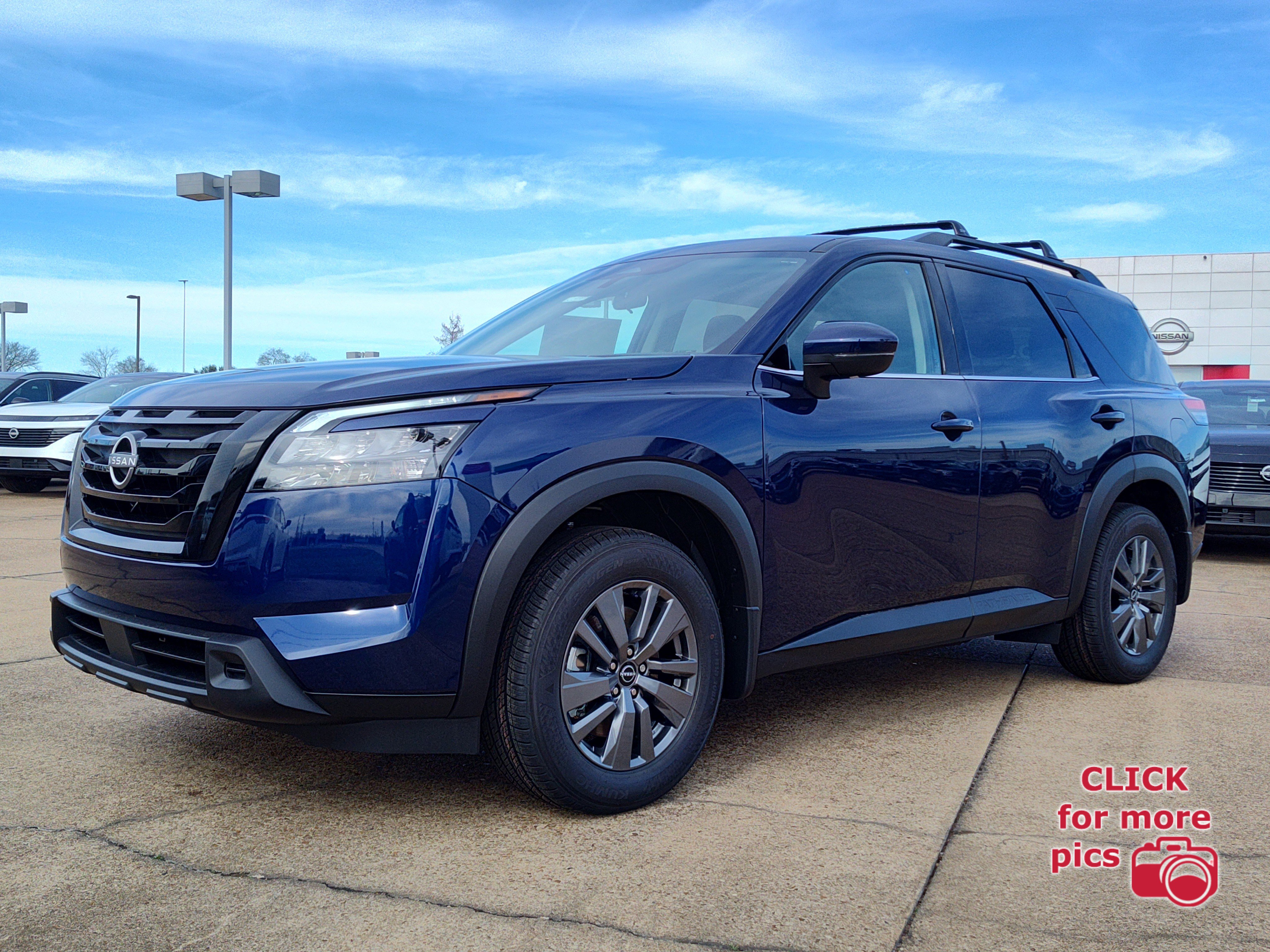 2025 Nissan Pathfinder SV's photo