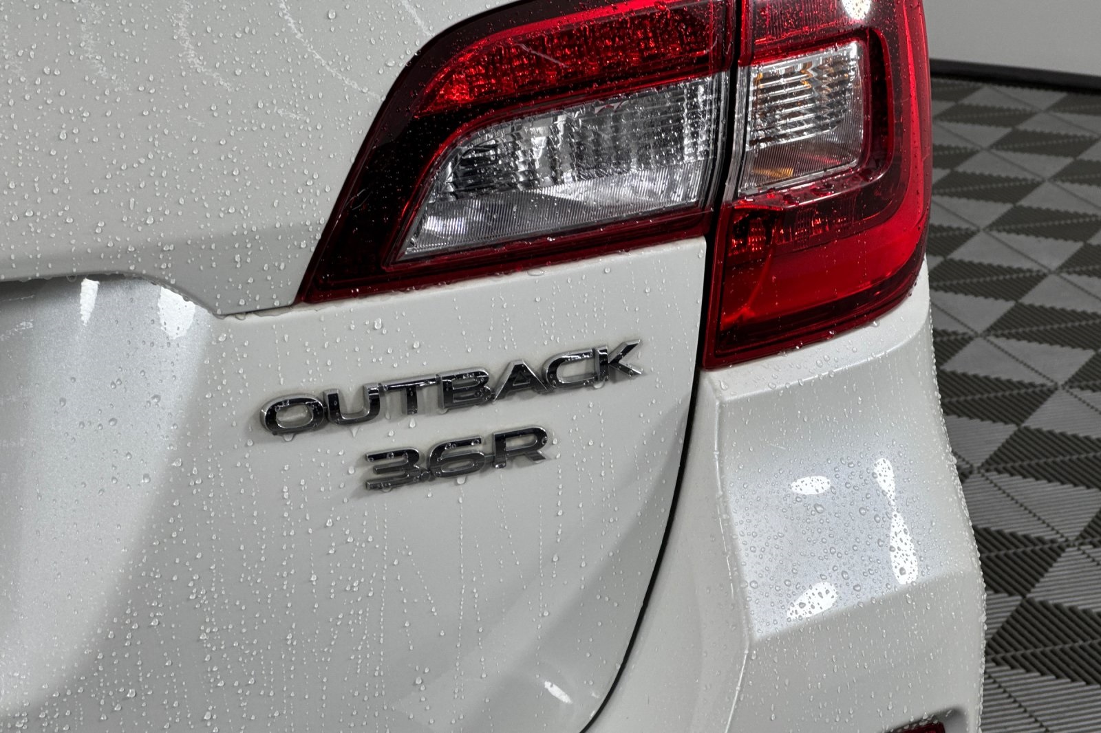 2017 Subaru Outback 3.6R photo 28
