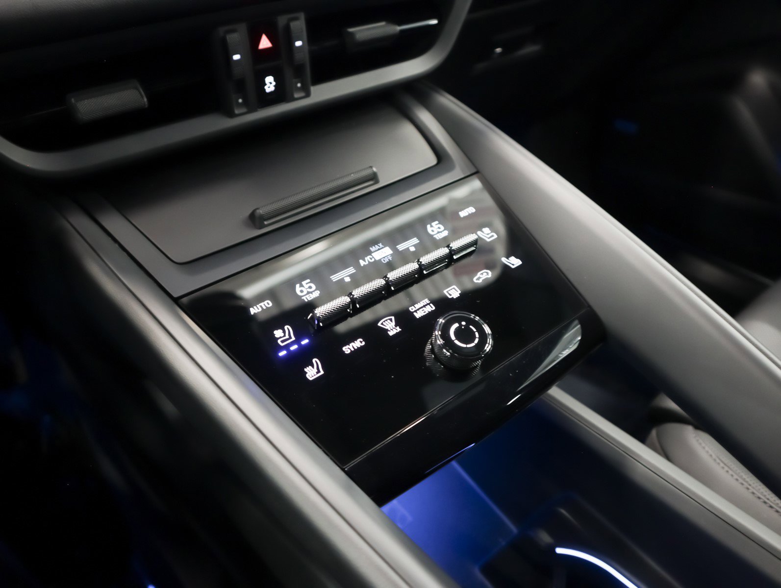2025 Porsche Macan Electric 4 photo 17