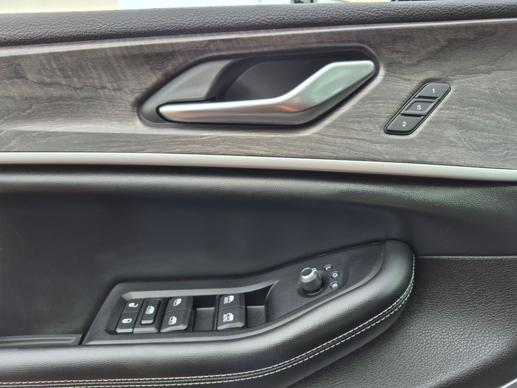 2023 Jeep Grand Cherokee Anniversary Edition photo 15
