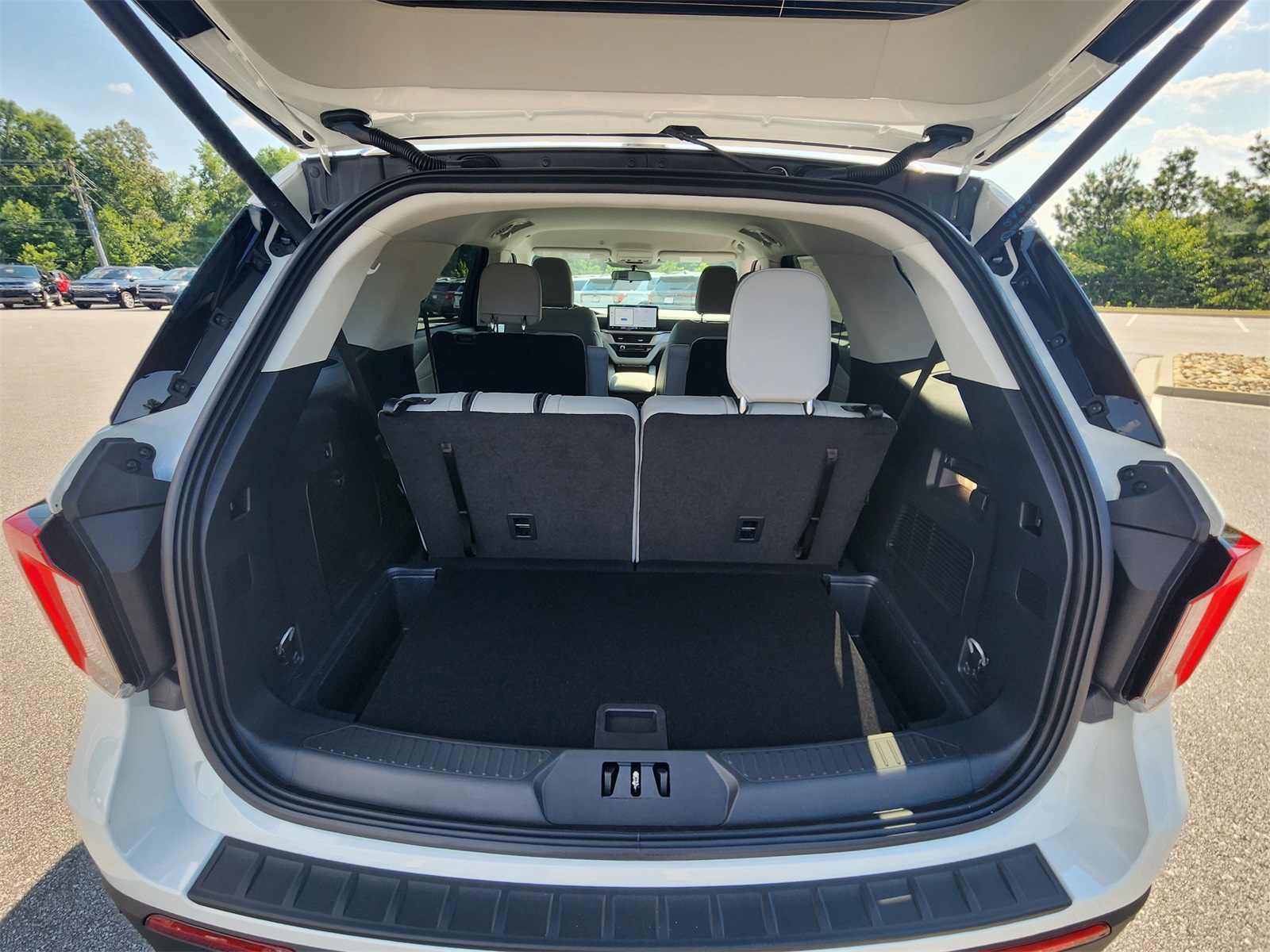 2025 Ford Explorer photo 11